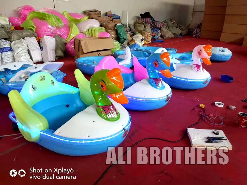 New design kids battery swan boat electric bumper boat for sale